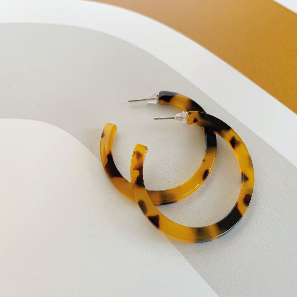 Chic Tortoiseshell Resin Hoop Annie Earrings: Effortless Style and Comfort - Lightweight Design - KME means the very best
